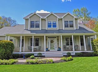 16 Delaney Dr, Walpole, MA 02081