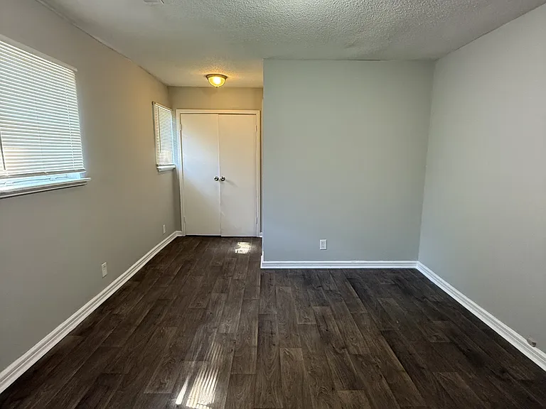 3729 Maple Ave SW — Photo 3