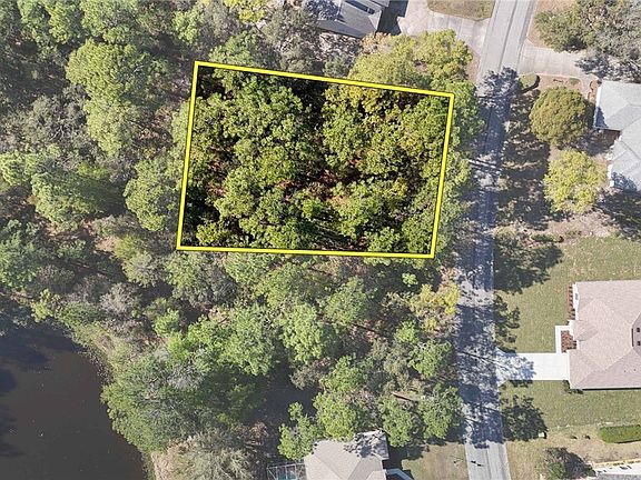 2nd image of 20 Hawthorne Ct