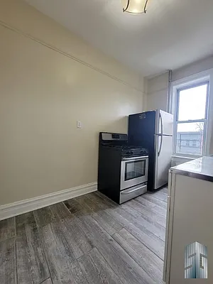 Rented by Skyline Group Real Estate | media 12