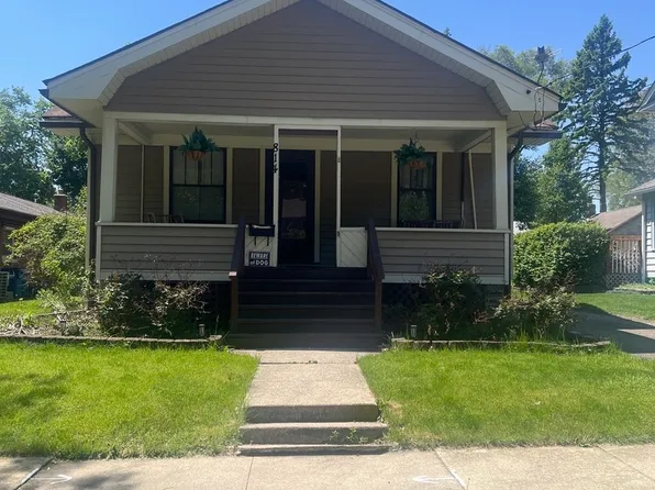 814 Iowa Ave, Aurora, IL 60506