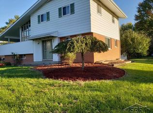 3955 S Hartford Dr, Saginaw, MI 48603