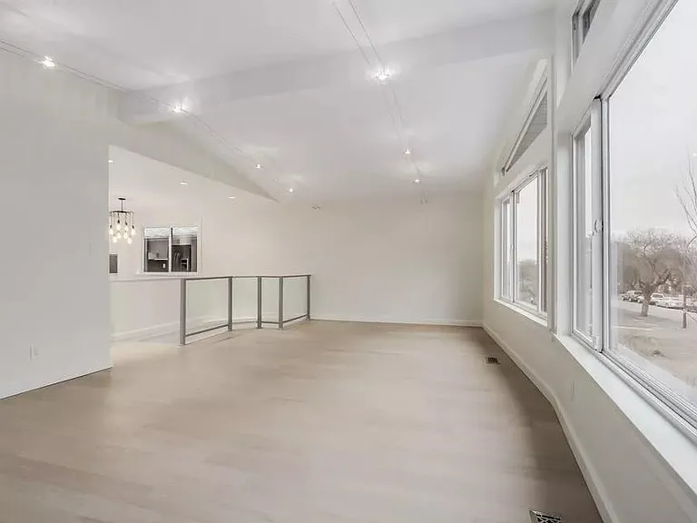 2680 Trinity St #UPPER — Photo 4