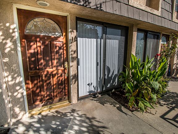 3rd image of 15038 Chatsworth Dr