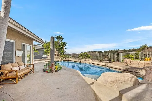 631 Calle Miguel — Photo 24