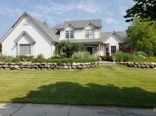 1204 Williams Dr, Mukwonago, WI 53149