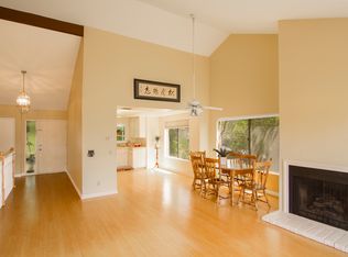1 N Meadowlark Ln, Oak Park, CA 91377