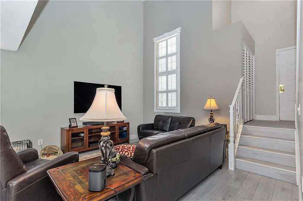 3 bed, 2.5 bath, 1516 sqft, $3,450 — Photo 4