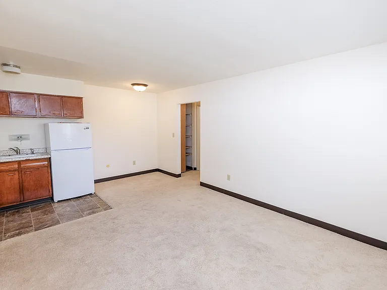 Colonial Court — Photo 19