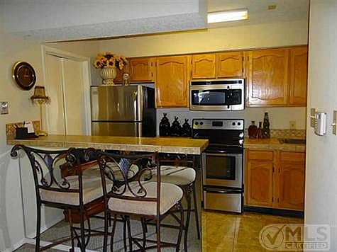 4th image of 1460 Meadowood Village Dr