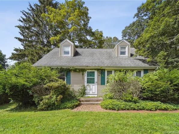 32 Sunrise Circle, Wallingford, CT 06492