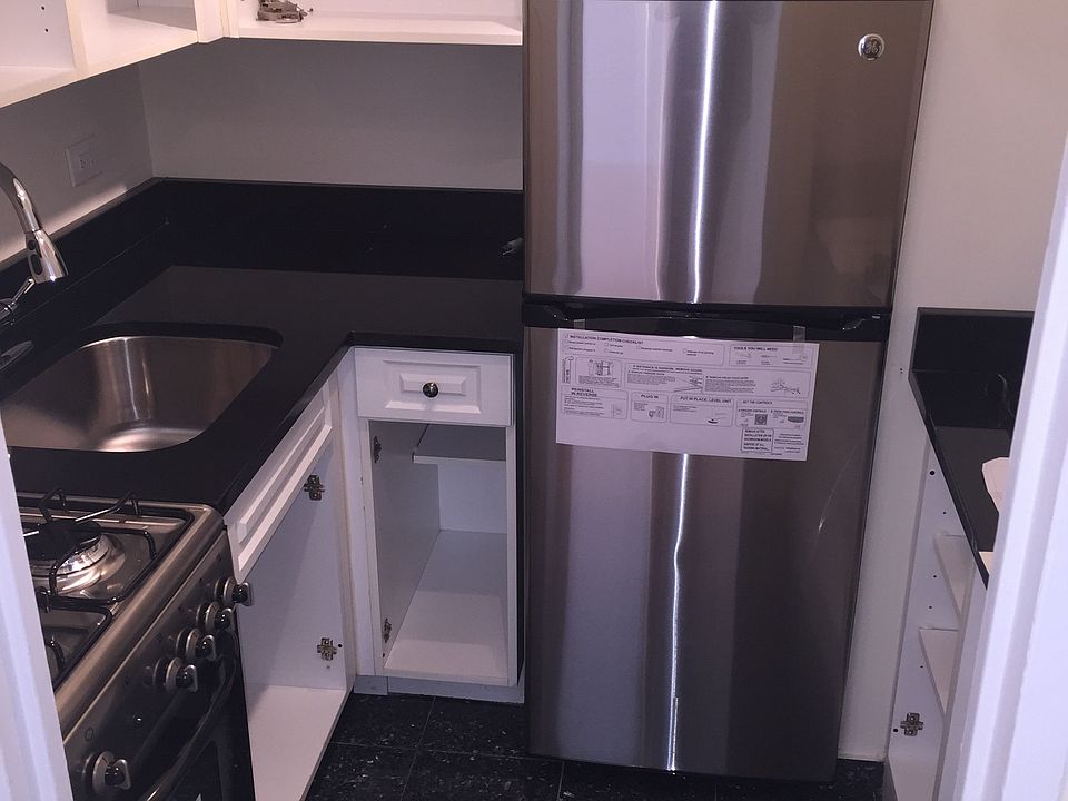 2nd image of 301 W 45th St APT 6J