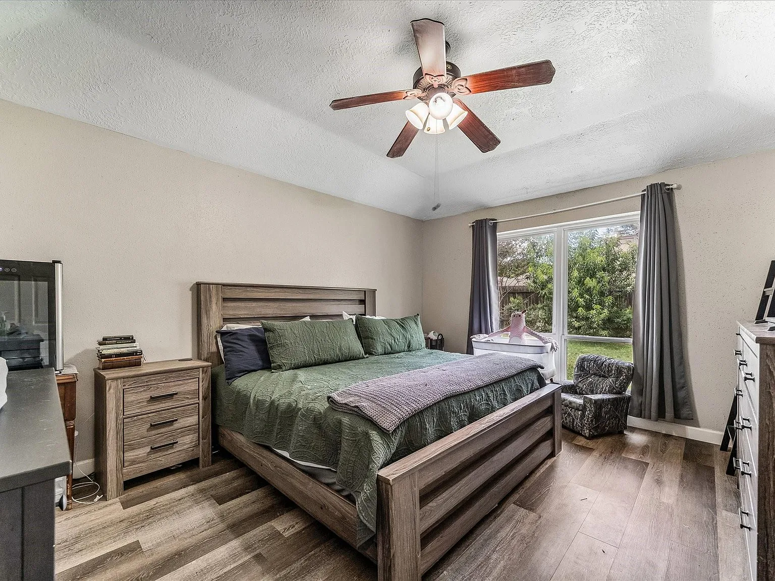 3 bed, 2.0 bath, 1490 sqft, $1,700 — Photo 4