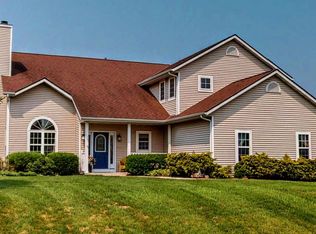 W6272 Apple LANE, Fort Atkinson, WI 53538