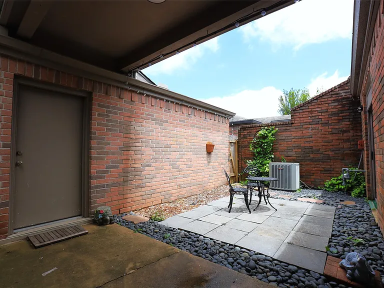 107 Manor Pl — Photo 16