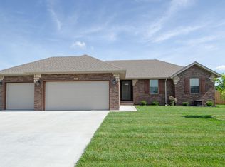 301 W Corsica St, Republic, MO 65738