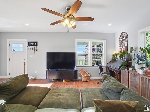 5th image of 2634 Stewart Rd
