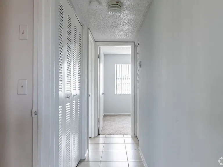 LAUDER RIDGE GARDEN APARTMENTS — Photo 22