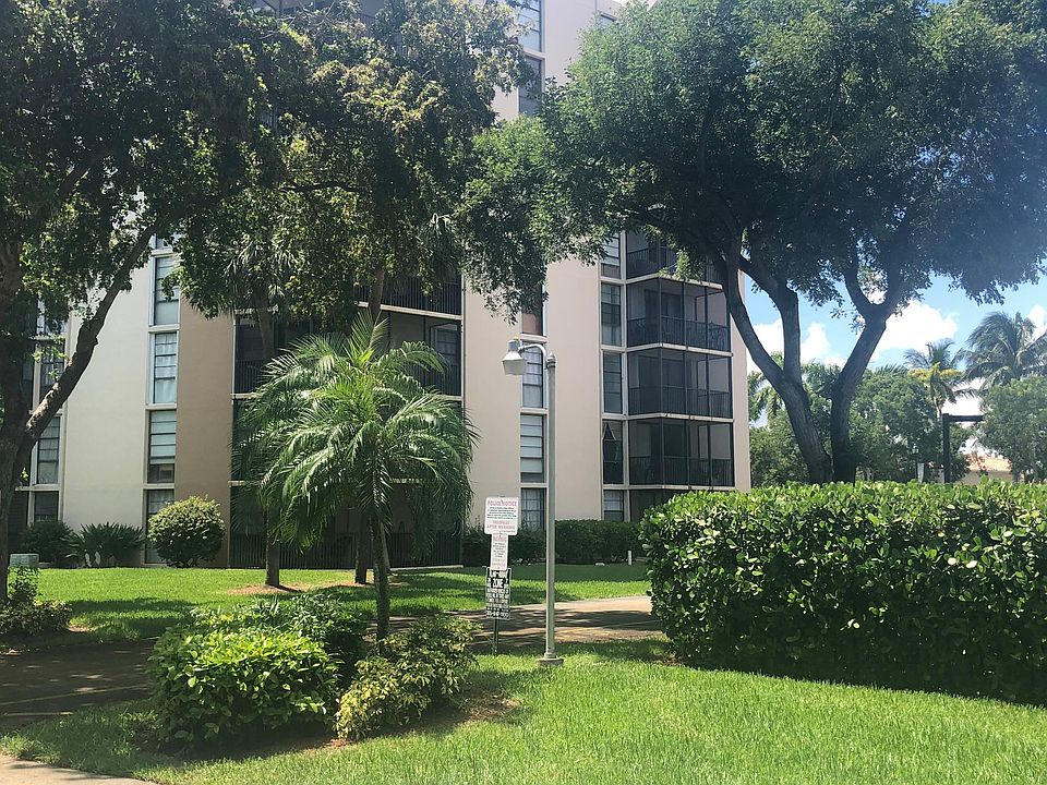 1st image of 3101 N Country Club Dr APT 604