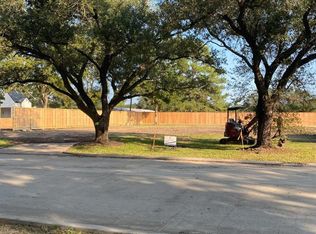 205 W Shadowbend Ave, Friendswood, TX 77546