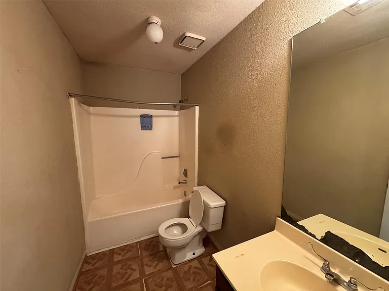 3213 Hirschfield Rd #C — Photo 7