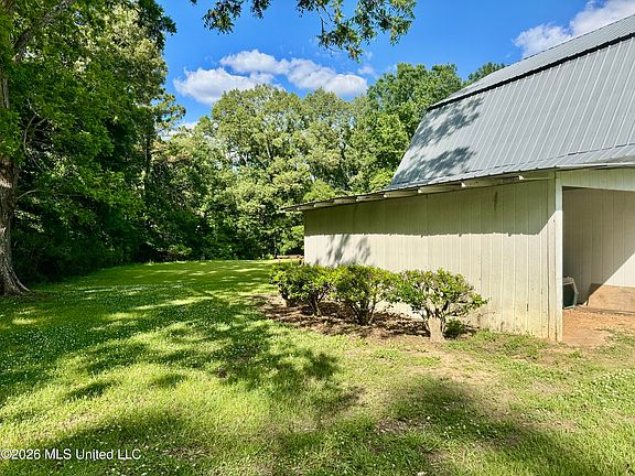 4th image of 11 Pond Meadow Rd