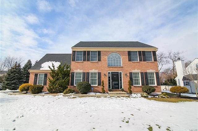1st image of 2000 Clarendon Dr