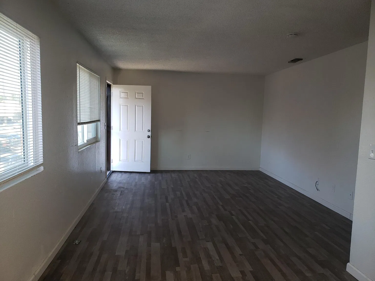 3 bed, 1.5 bath, 900 sqft, $1,250 — Photo 2