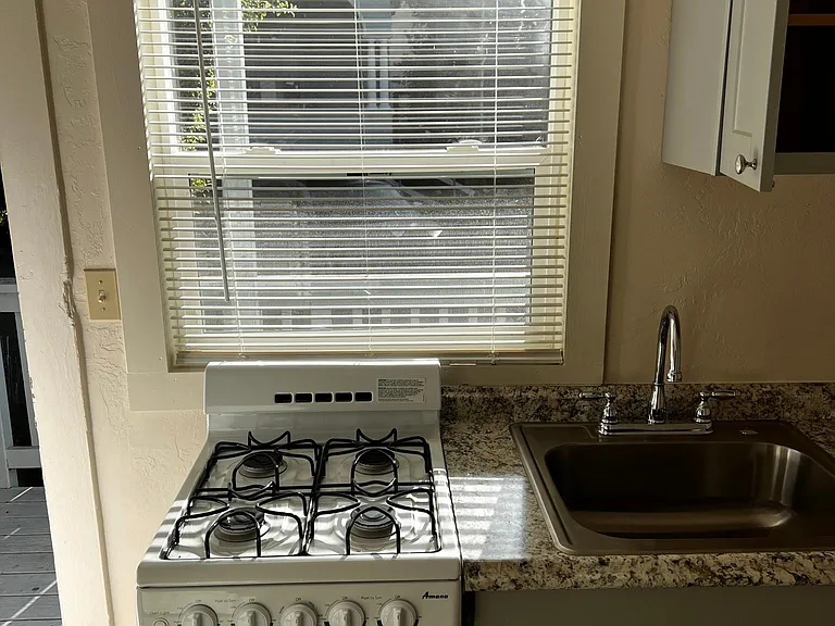 320 Locust St #2 — Photo 8