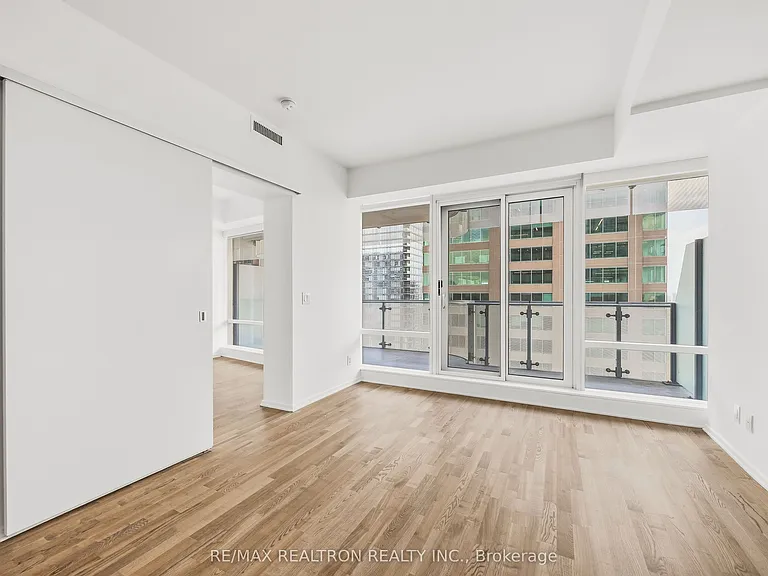 1 Bloor St E #3211 — Photo 14