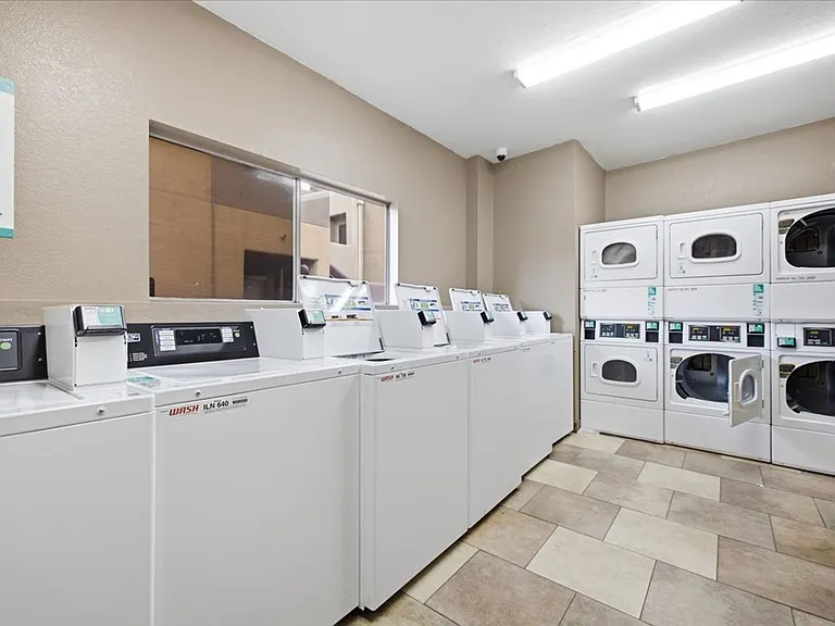 1810 E Blacklidge Dr #818 — Photo 17