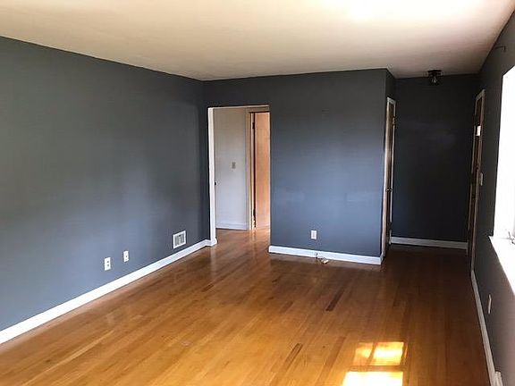 3rd image of 2656 Fleetwood Ave