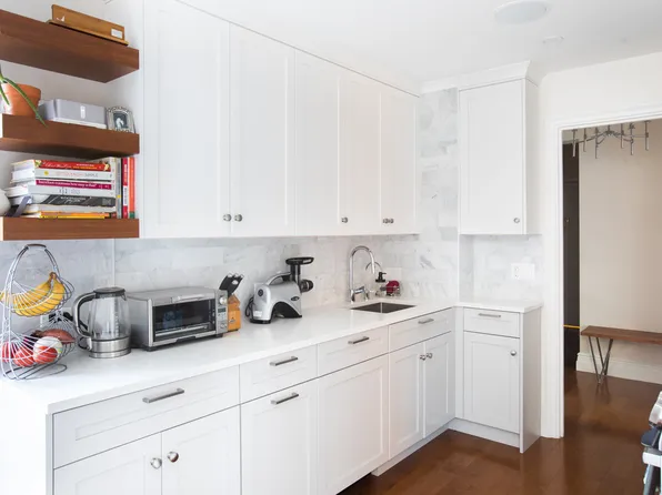 433 West 34th Street image 3 of 11