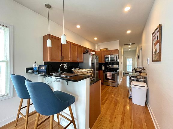 4th image of 3505 W Diversey Ave #2