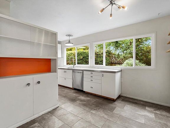 5th image of 2228 Summer St
