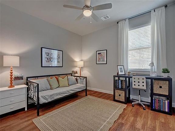 5th image of 260 Rose Dr #B