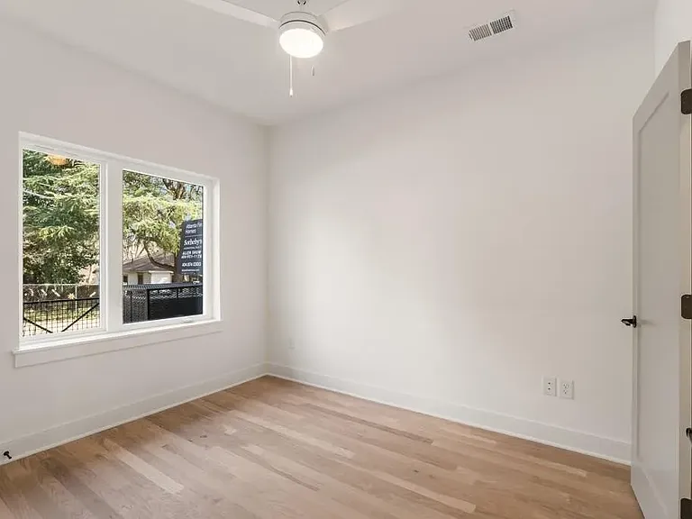 1237 Memorial Dr SE #102 — Photo 14