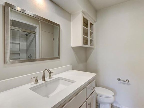 4th image of 12400 Whispering Hollow Dr