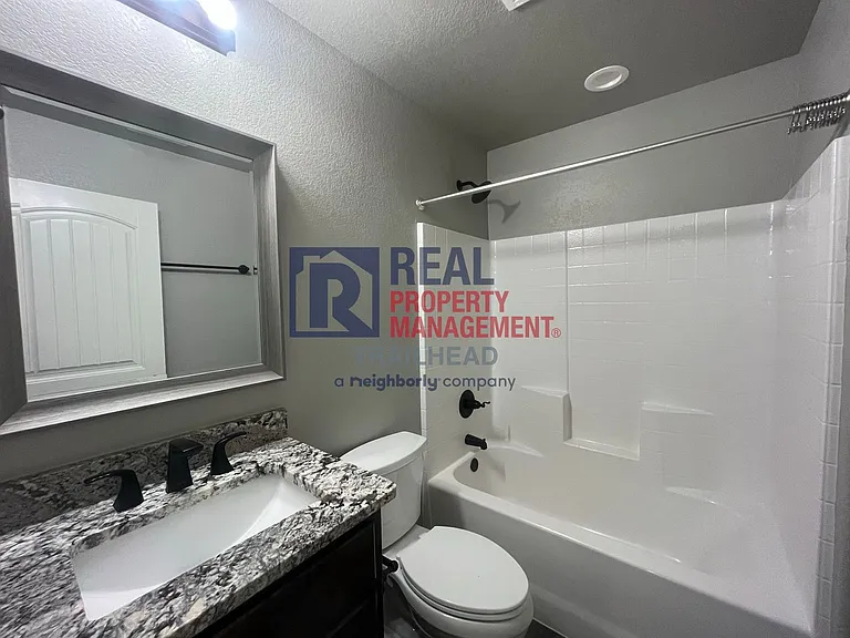2700 Steepleridge Cir — Photo 18