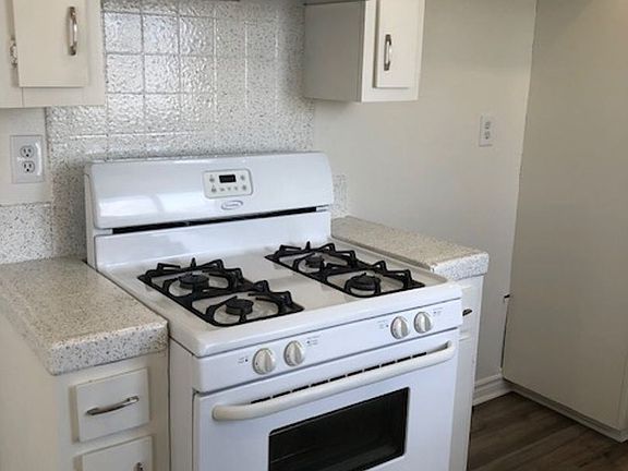 2nd image of 10518 Western Ave #17070297