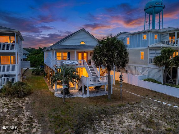 3rd image of 108 W Dolphin Drive