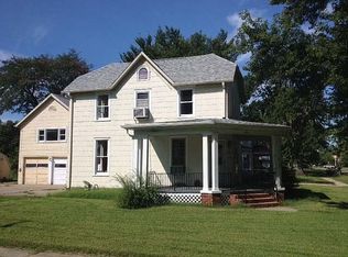 633 Ellinwood St, Osage City, KS 66523