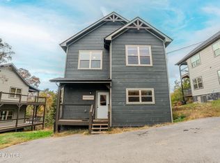2043 Eagle Feather Dr, Sevierville, TN 37876