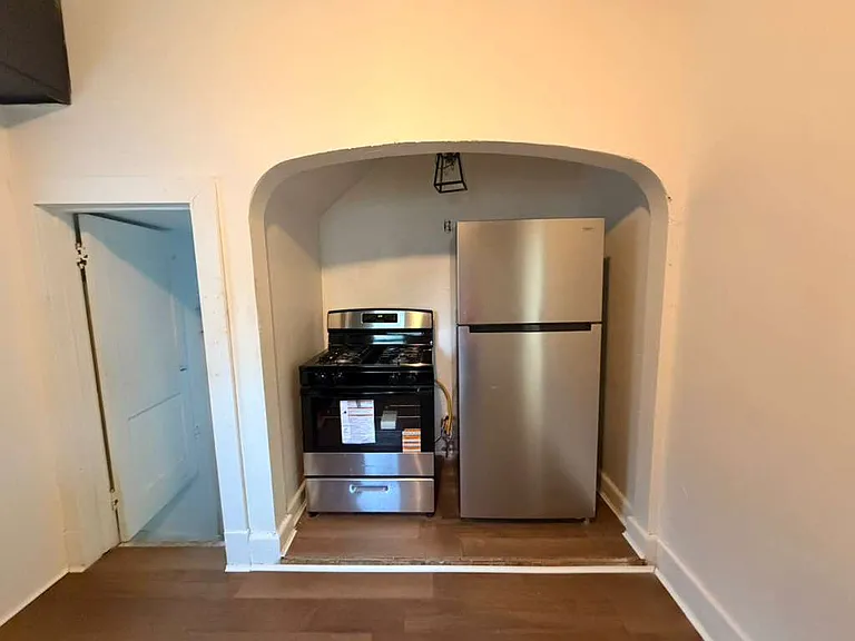 238 E Pearl St — Photo 17