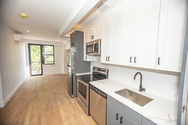 Rented by Venn NY Inc | media 10