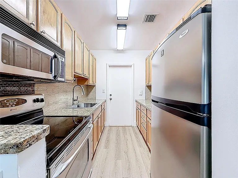2424 SE 17th Cswy #312B — Photo 8
