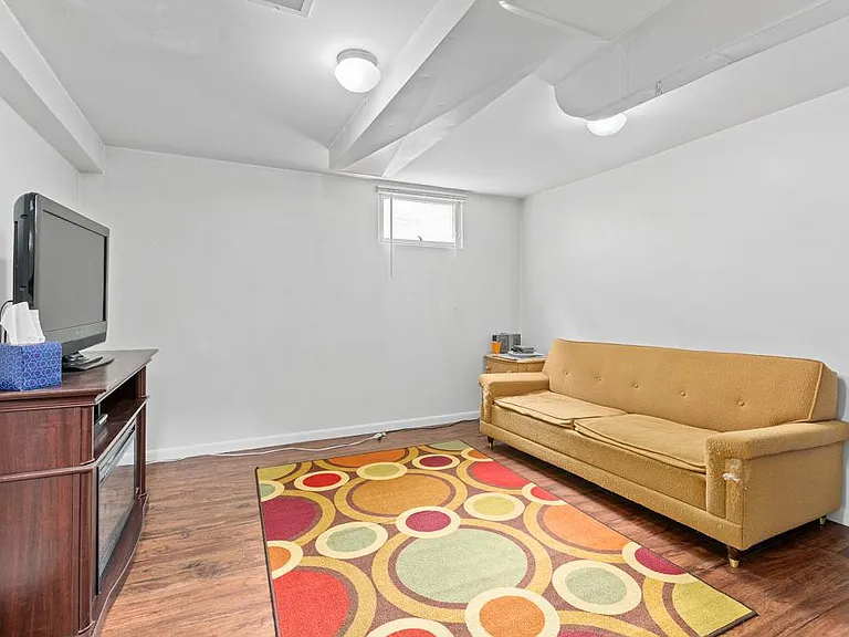 1129 1/2 Avenue C — Photo 3