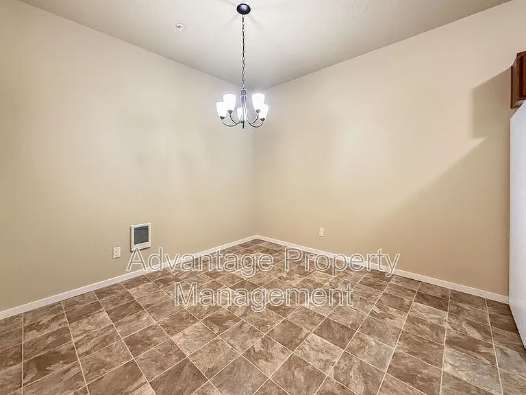 523 Catron St N #5 — Photo 51