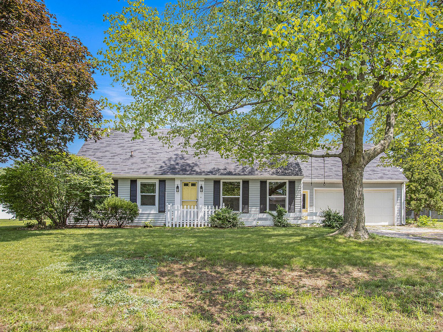 7666 Chickadee Dr, Jenison, MI 49428 | Zillow