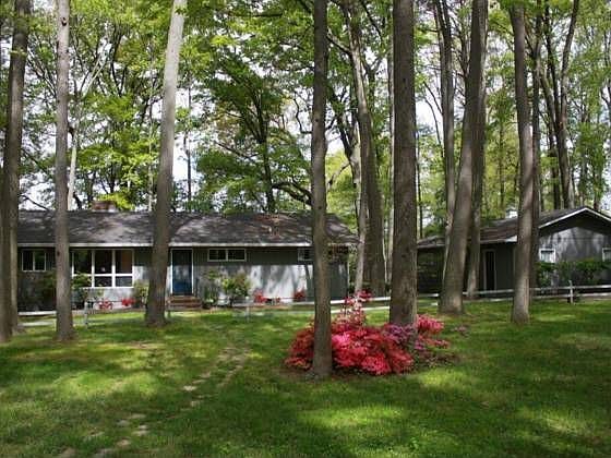1st image of 208 Walnut Dr
